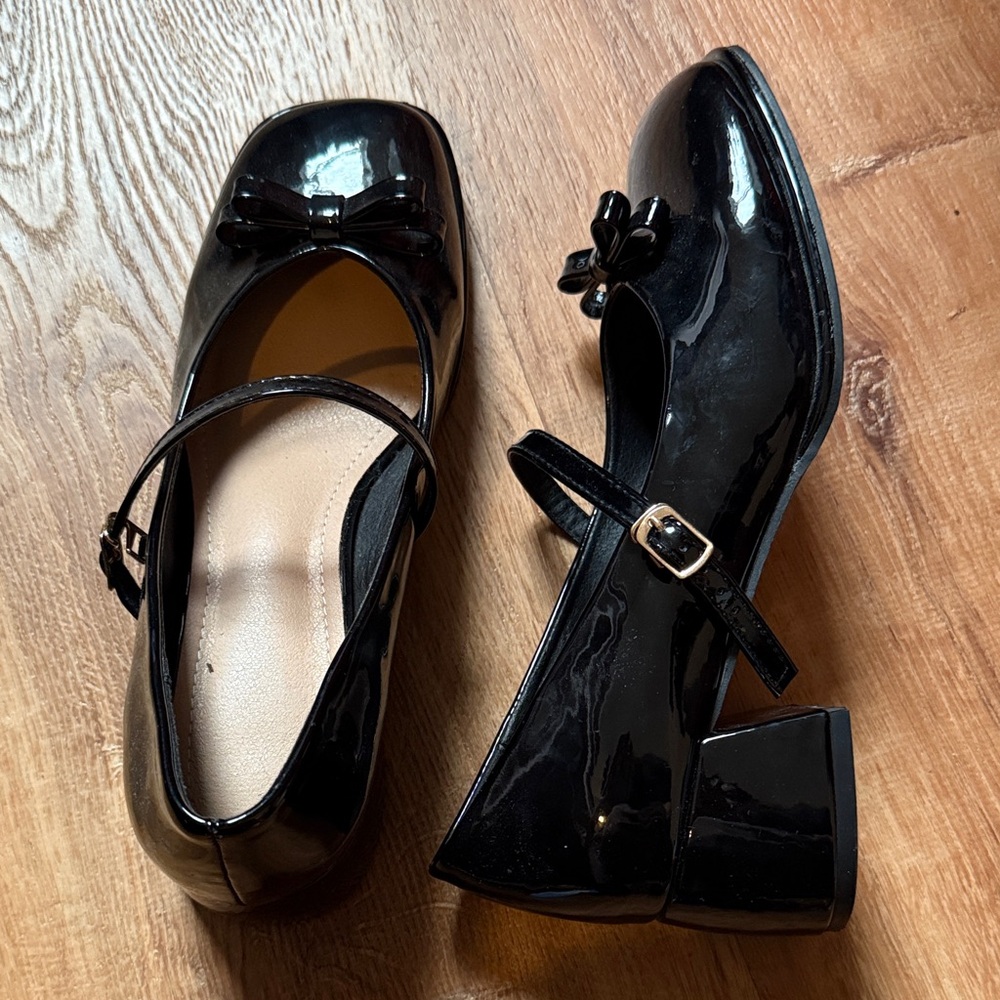 Black Mary Jane Heels - Picture 3 of 4